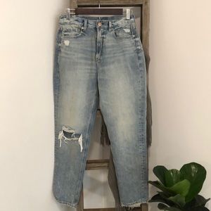 NWOT American Eagle Mom Jeans